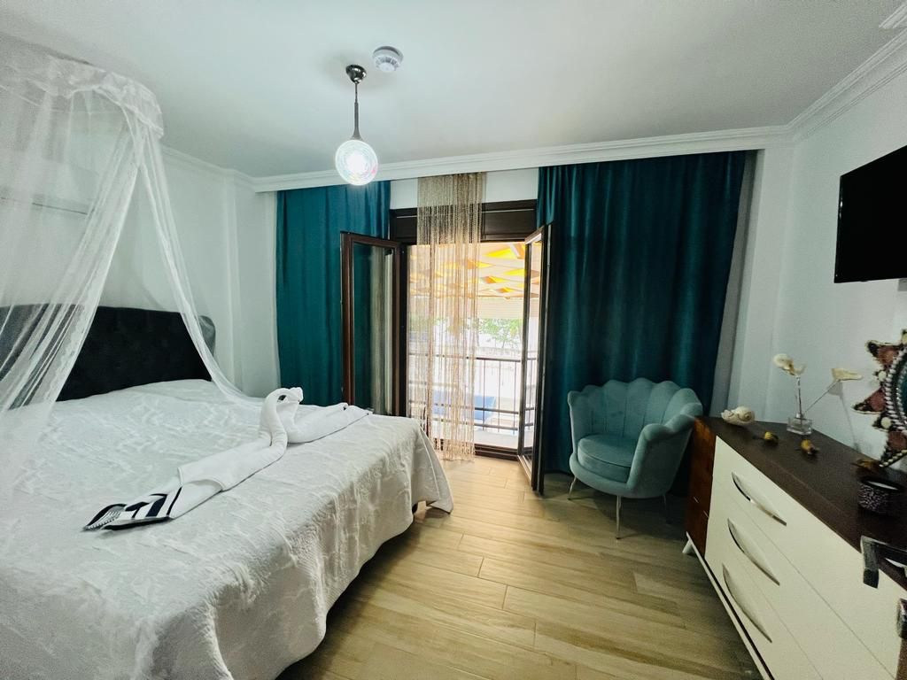 Ellawillasuit House — 4