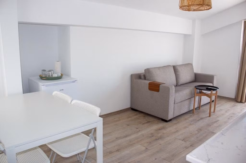 Aloha Suites — 5