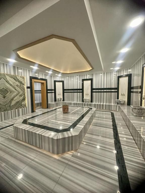 S Class Hotel Convention Center — 9