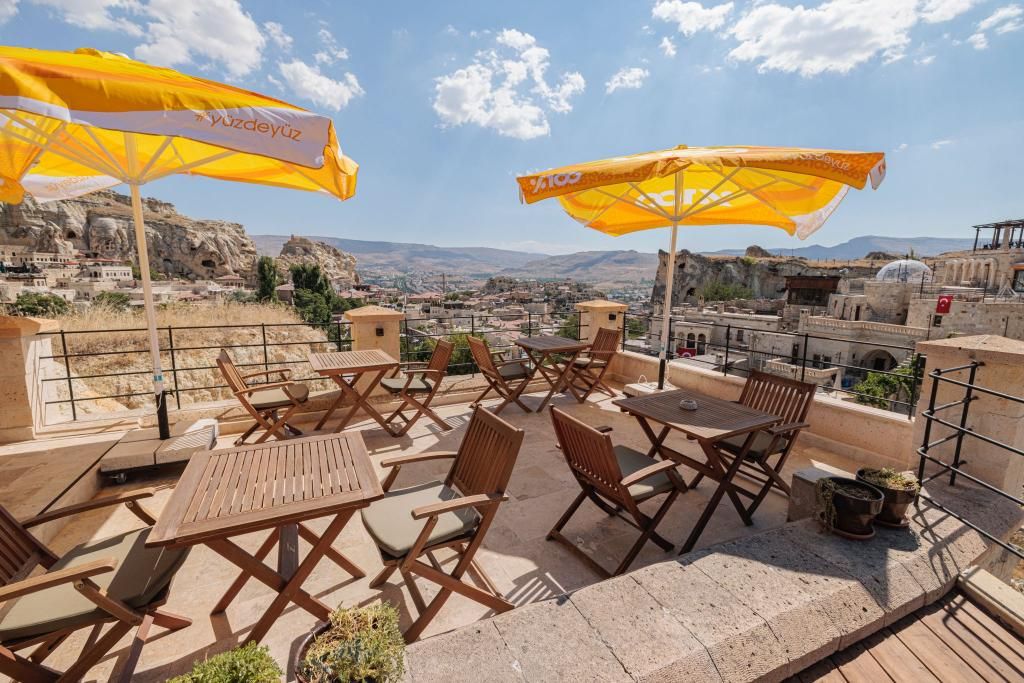 Canyon Cave Hotel — 4