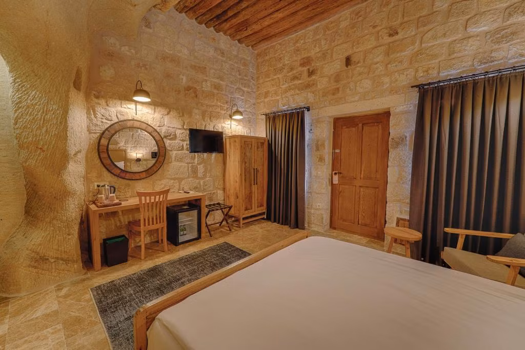 Solem Cave Suites — 4