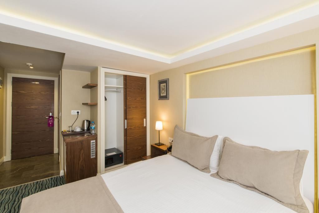 Aston Hotel — 7
