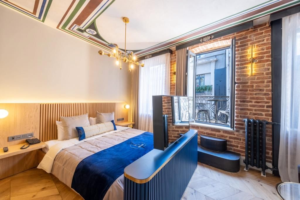 Balo Hotel — 5