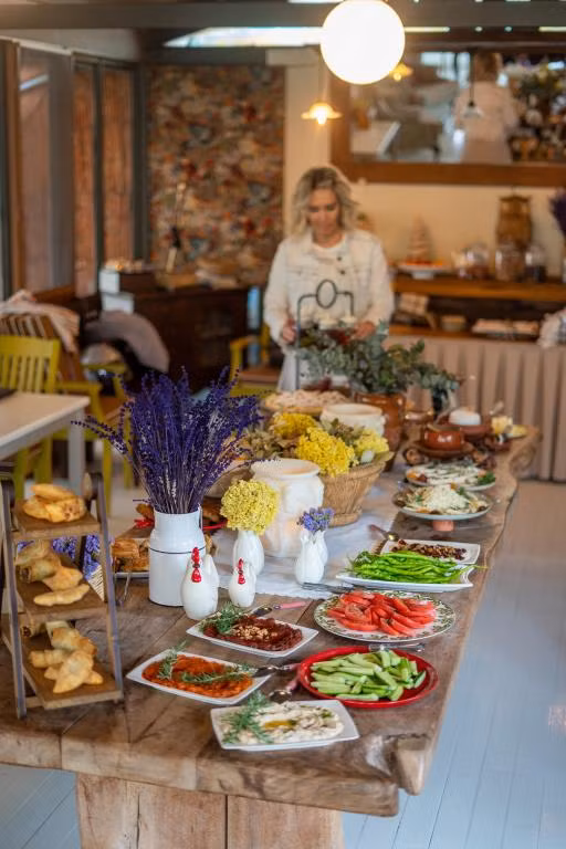 Cunda Battalos Küçük Otel +13  — 8