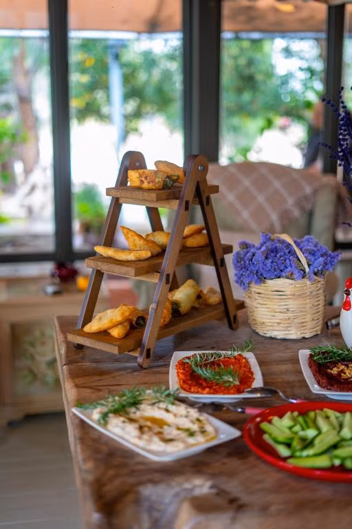 Cunda Battalos Küçük Otel +13  — 7