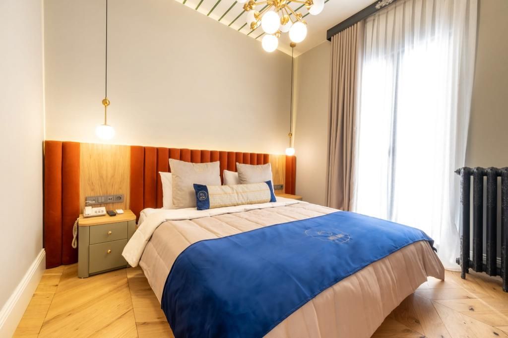 Balo Hotel — 3
