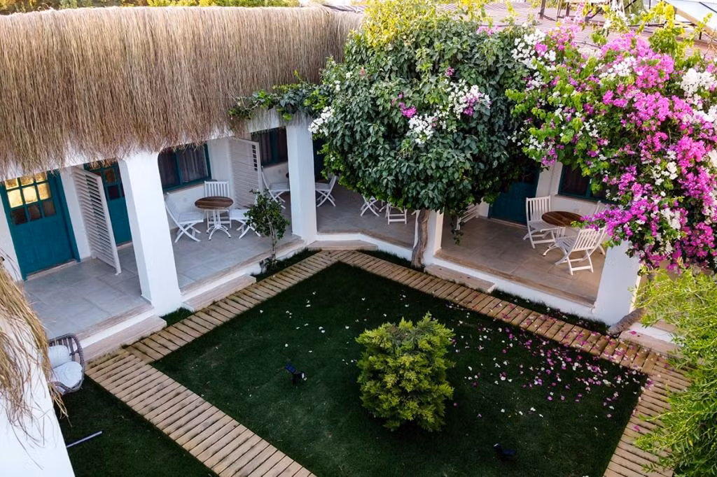 Avlu Otel Palamutbükü — 2