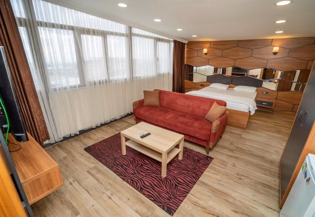 216 Hill Suites — 6