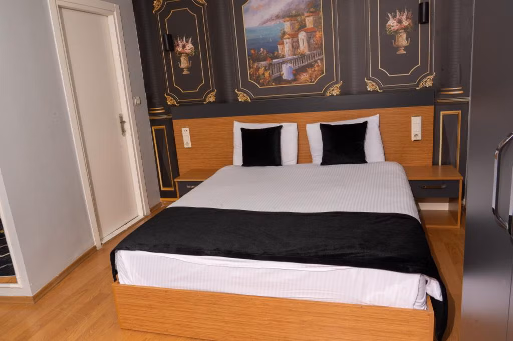 Heraldic Room Hotel — 7