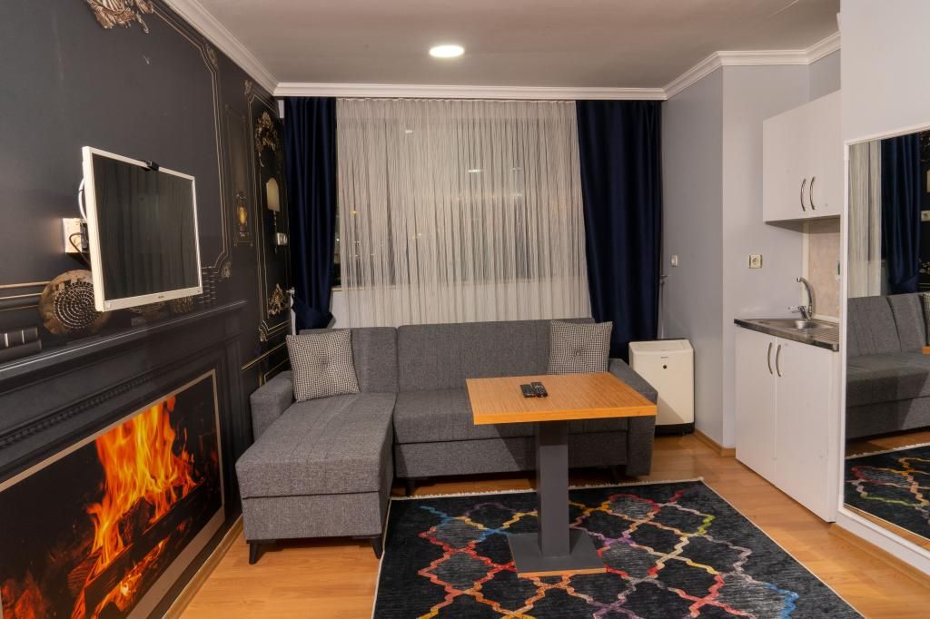Heraldic Room Hotel — 6