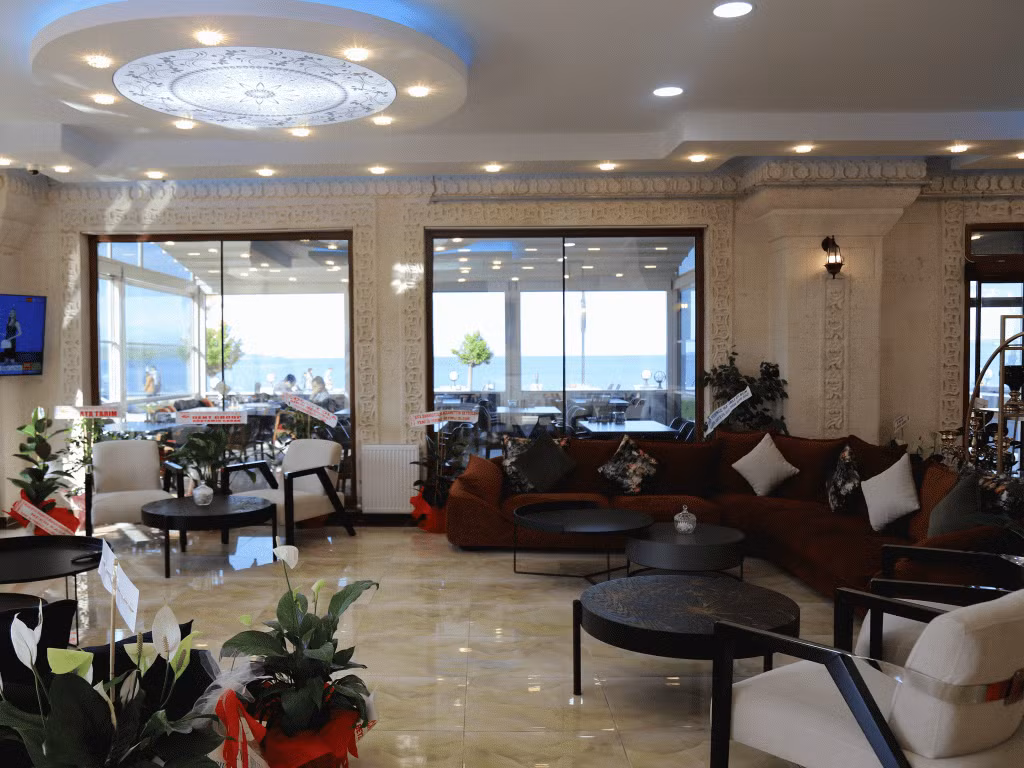 Beyaz Köşk Hotel & Cafe — 6