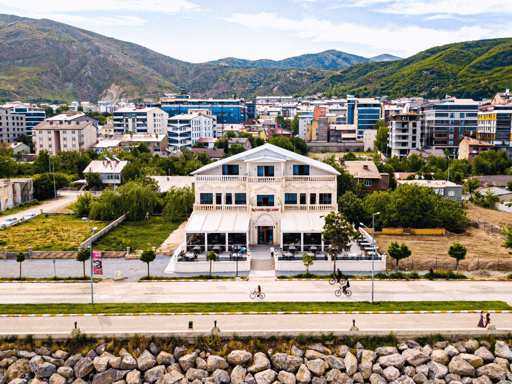 Beyaz Köşk Hotel & Cafe — 4