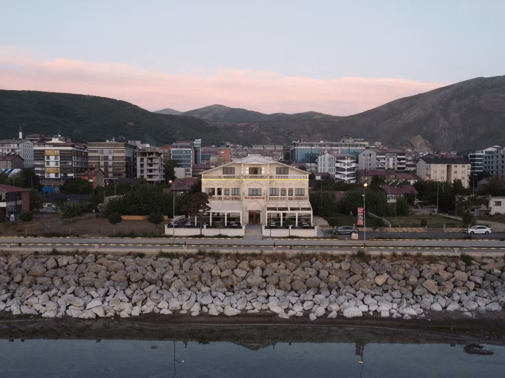 Beyaz Köşk Hotel & Cafe — 8