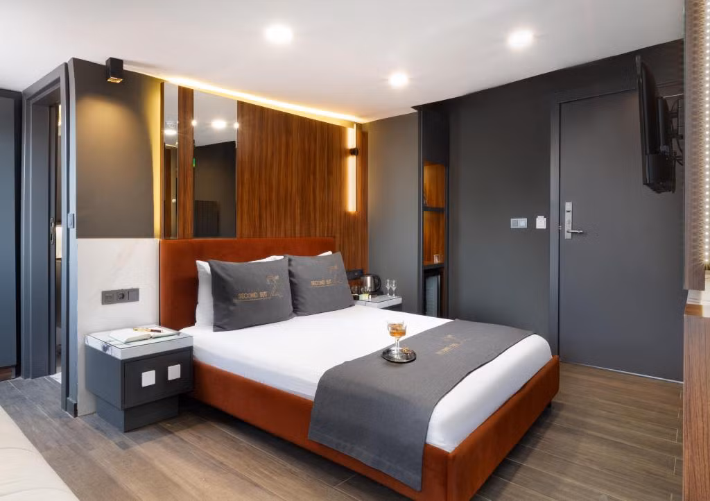 Second Hotel — 8