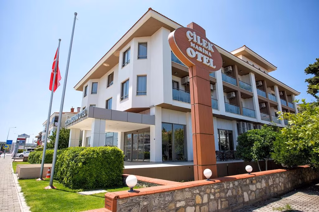 Çilek Marina Otel Çeşme