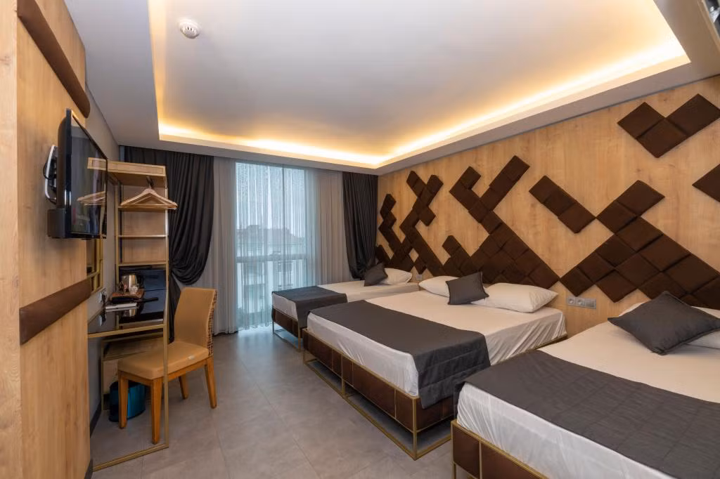 Fly and Stay Airport Hotel — 7