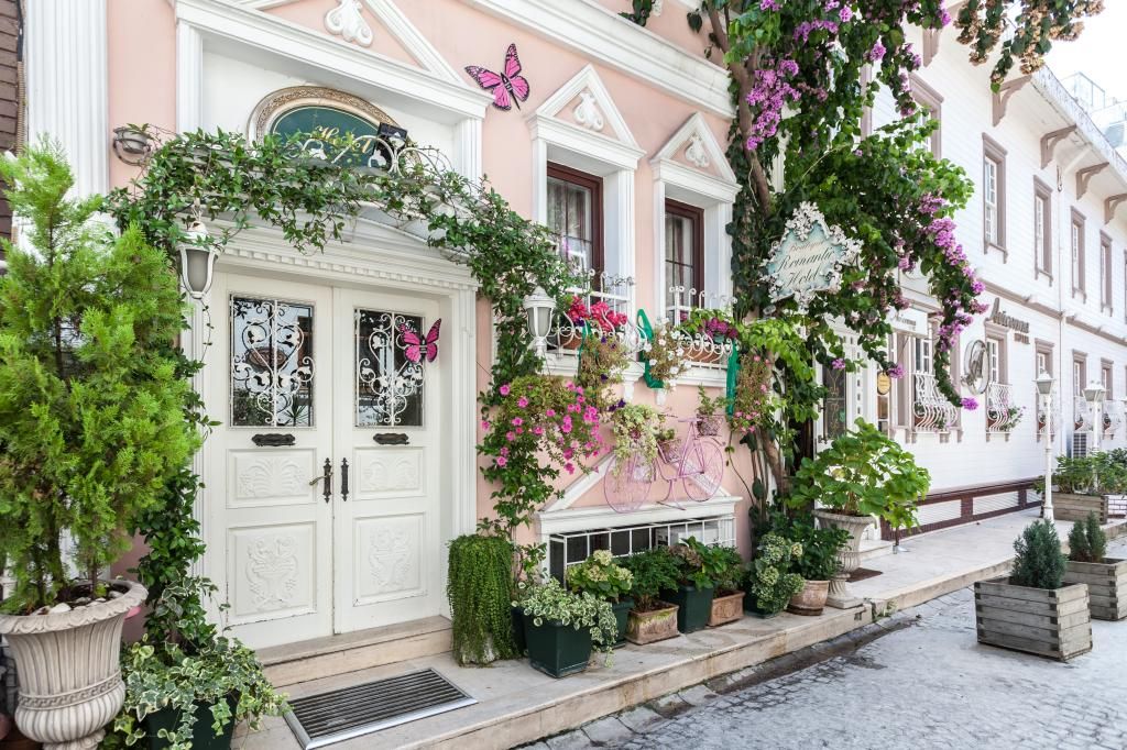 Romantic Hotel — 2