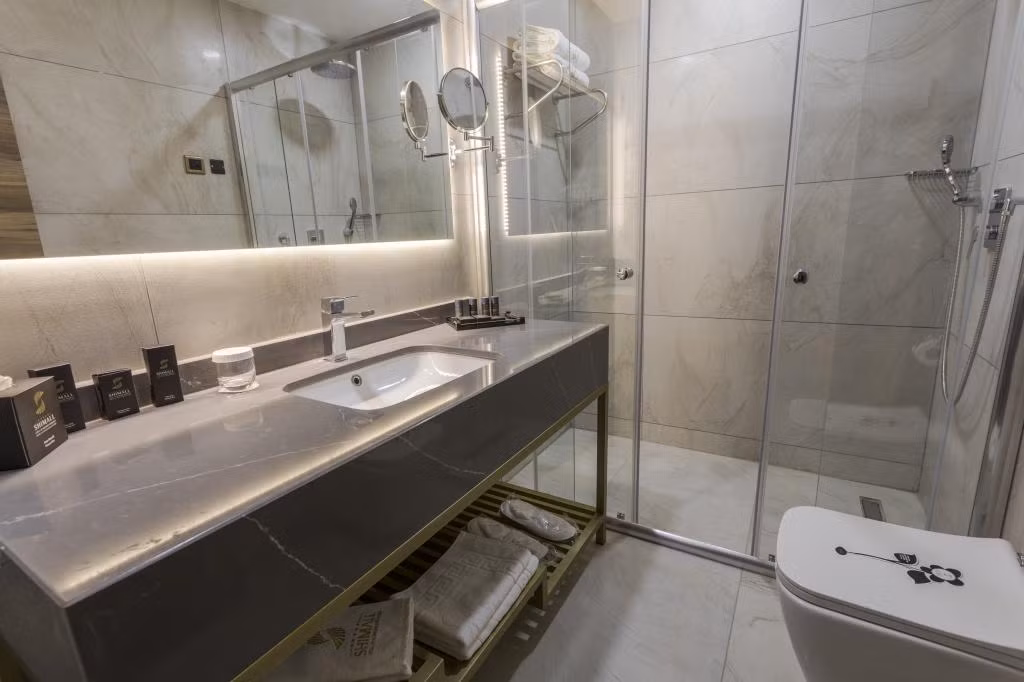 Shimall Deluxe Hotel — 5