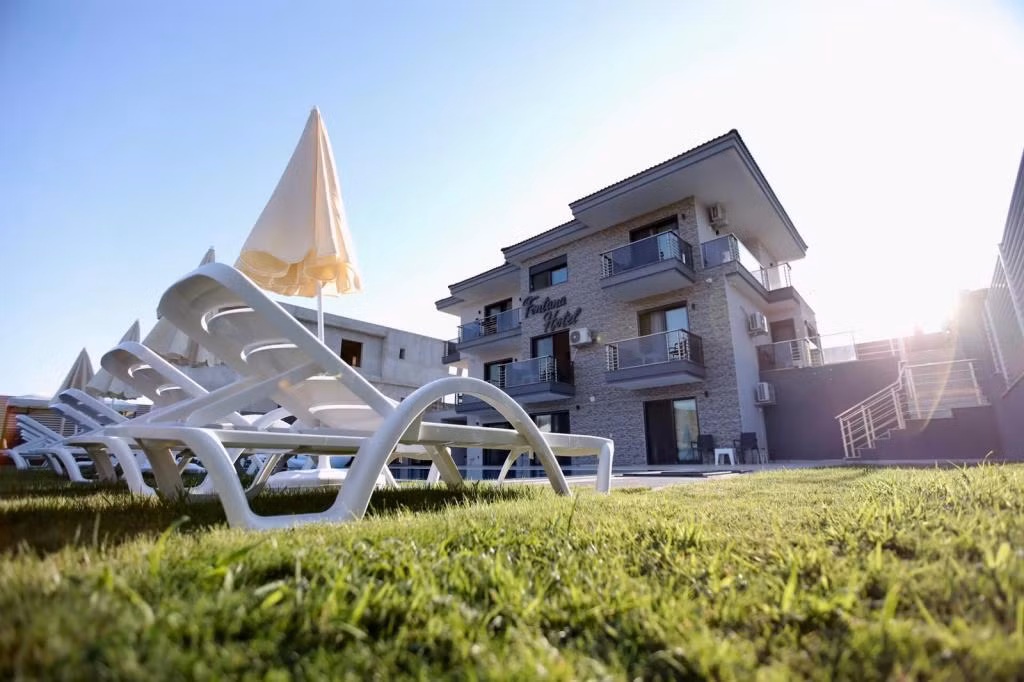 Fontana Hotel — 2