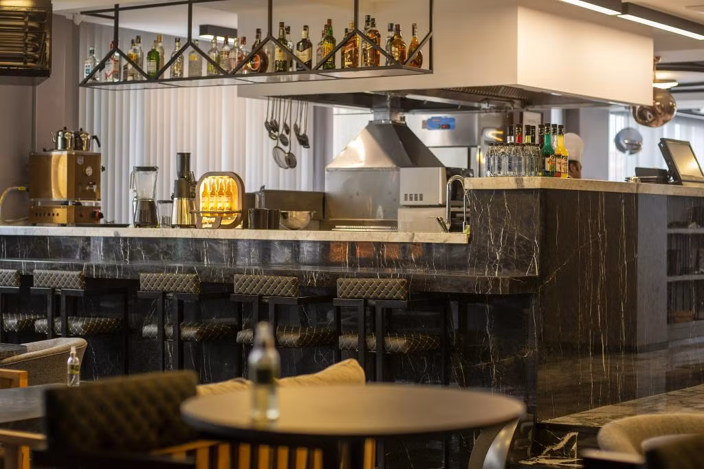 Bossuite Hotel Business — 9
