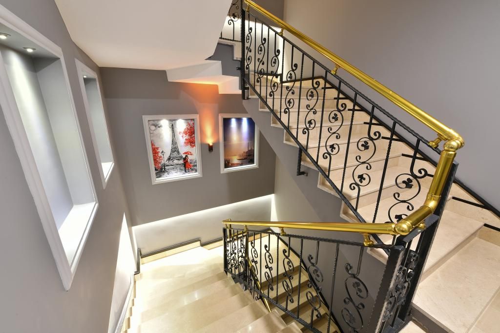 Dlux Hotel — 7