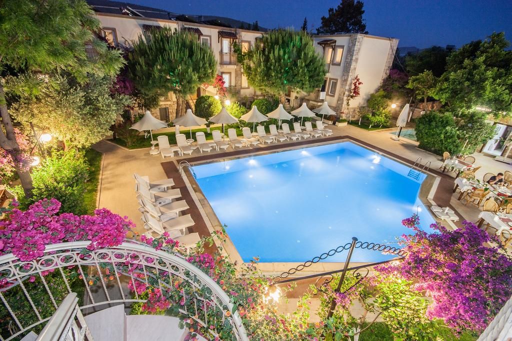 Moonshine Hotel & Suites — 7