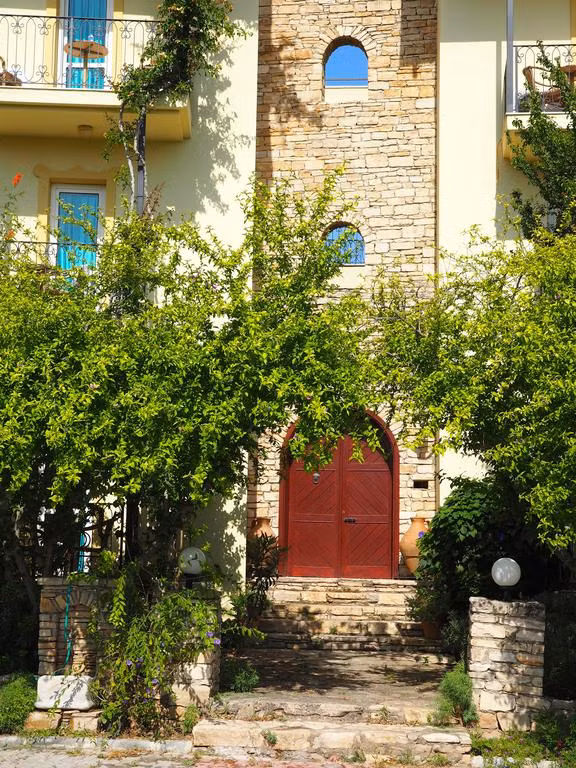 Emel Pension — 9