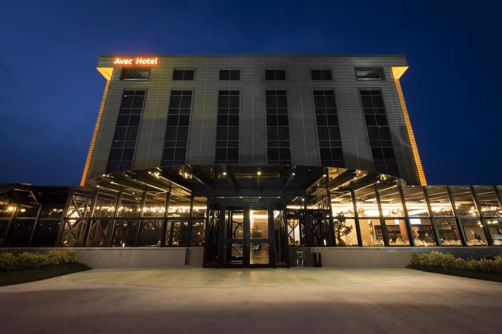 Avec Hotel — 2
