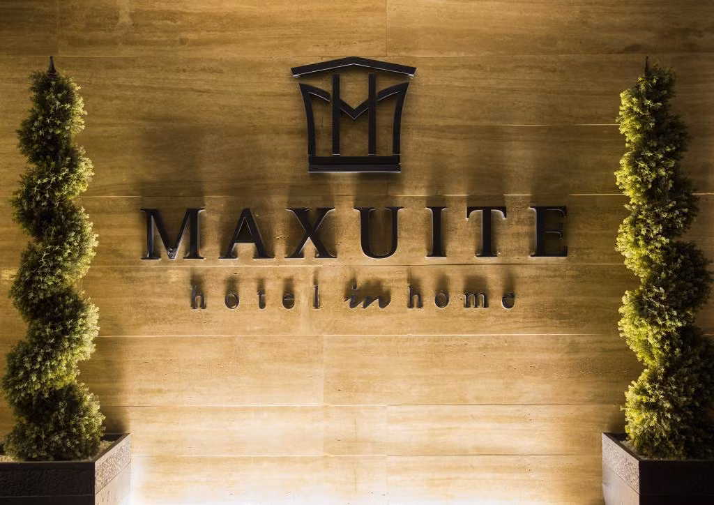Maxuite Hotel In Home  — 8