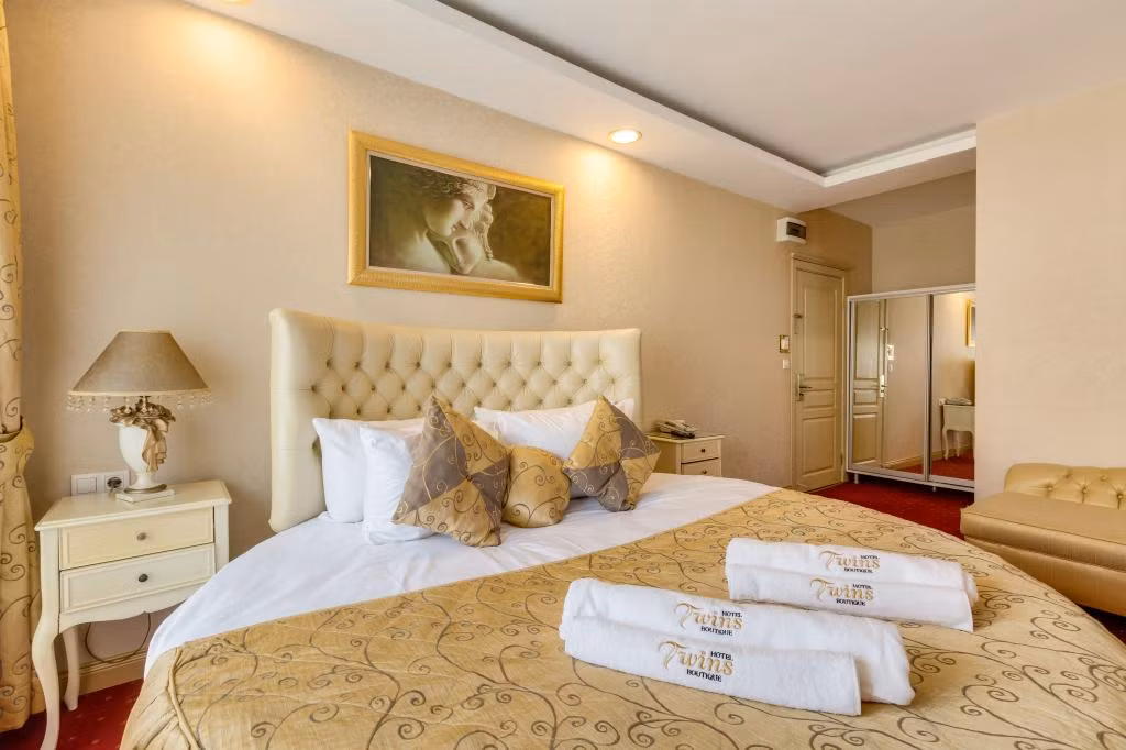 Twins Hotel — 4