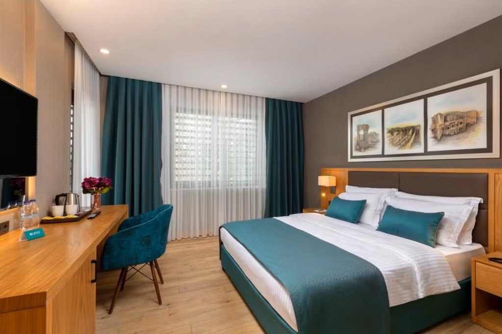 Pukka Hotel  — 7