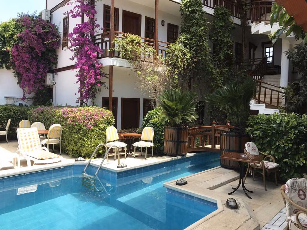 Karyatit Hotel Kaleiçi — 2