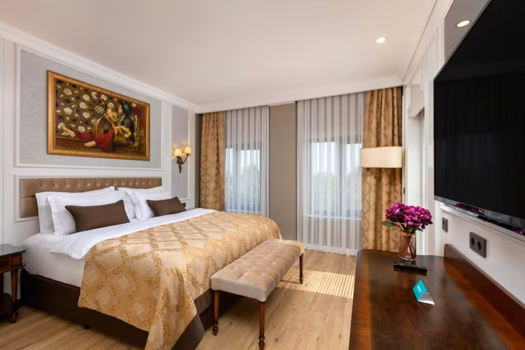  Pukka Hotel  — 6