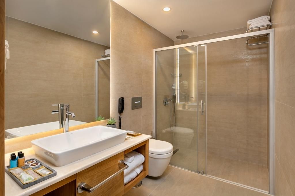 Pukka Hotel — 2