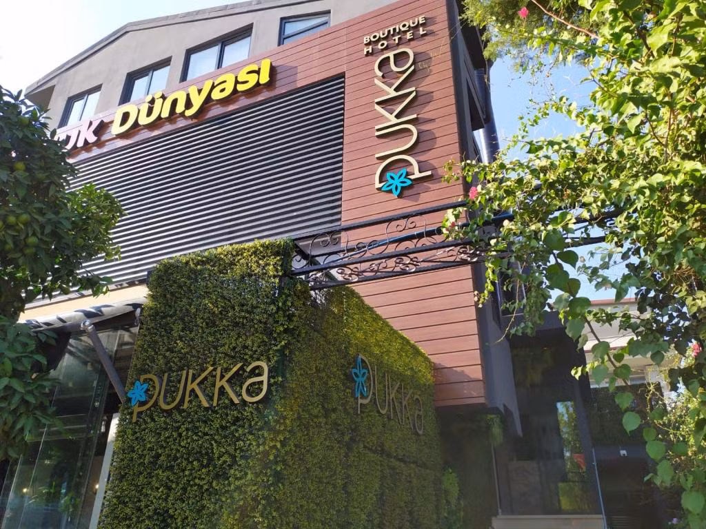  Pukka Hotel 