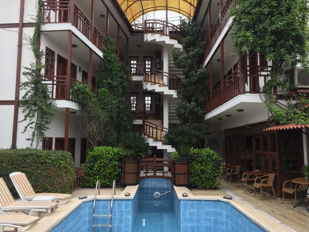 Karyatit Hotel Kaleiçi — 6