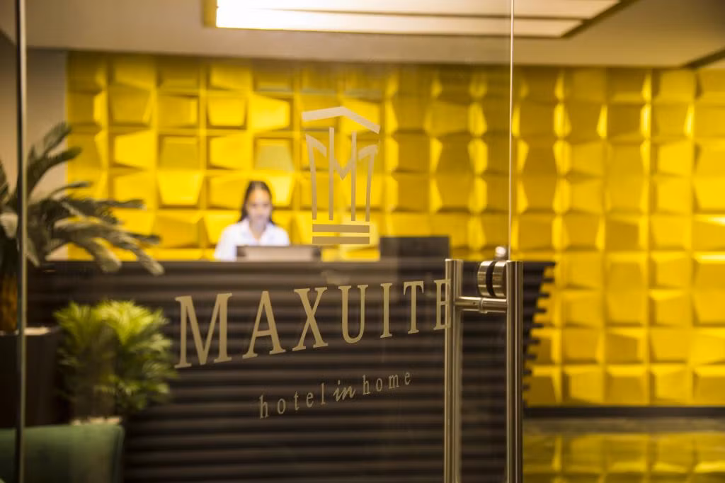 Maxuite Hotel In Home  — 7