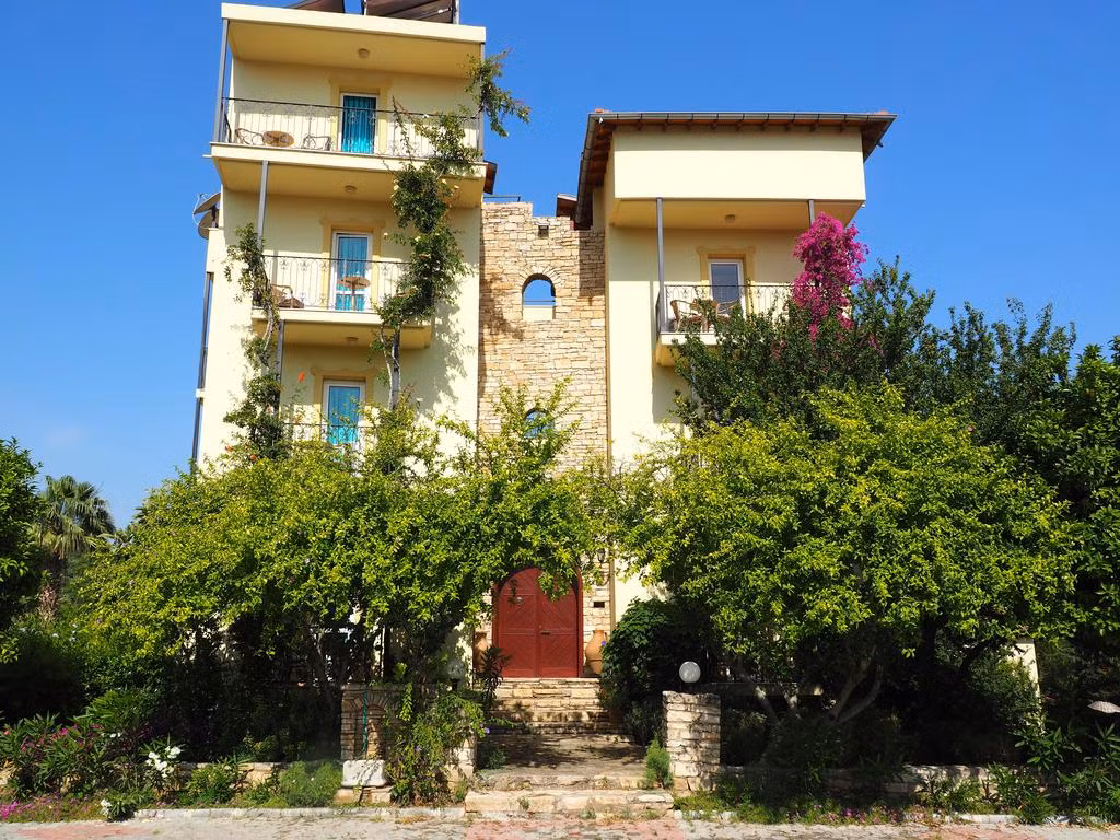 Emel Pension — 5