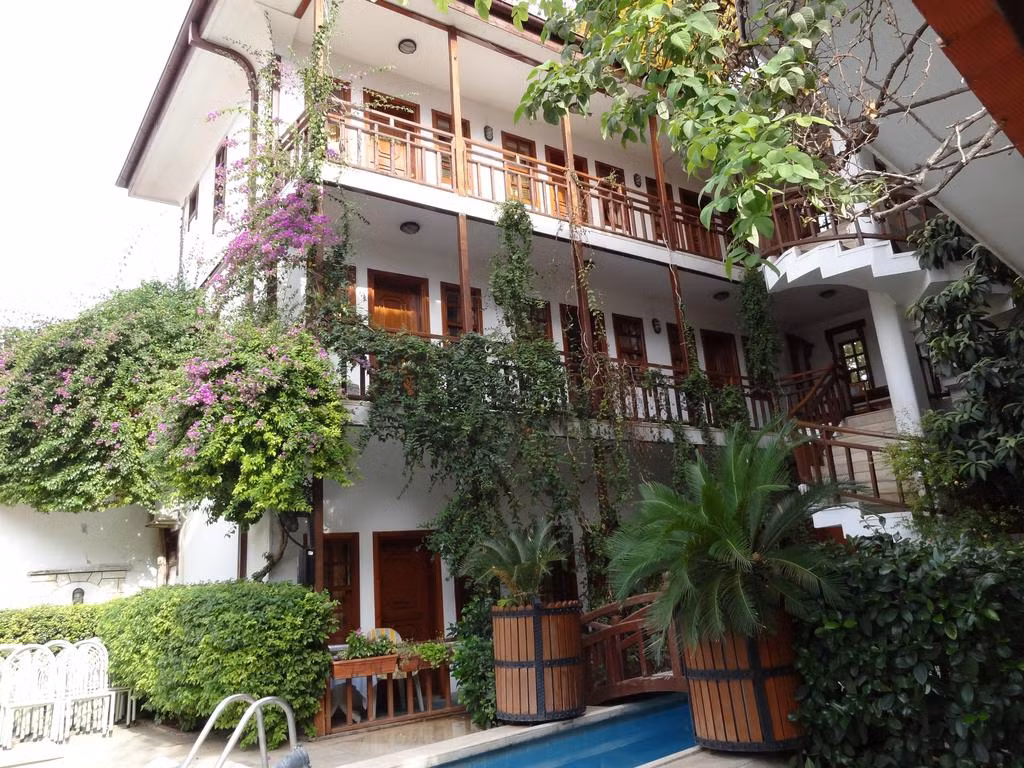 Karyatit Hotel Kaleiçi — 7