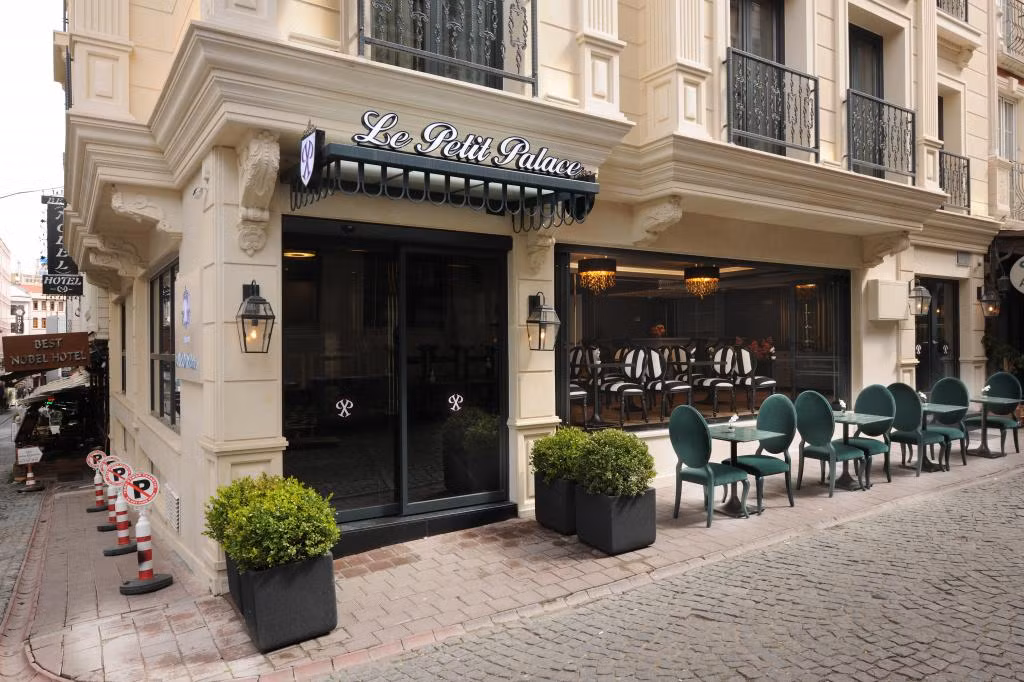Le Petit Palace Hotel — 2
