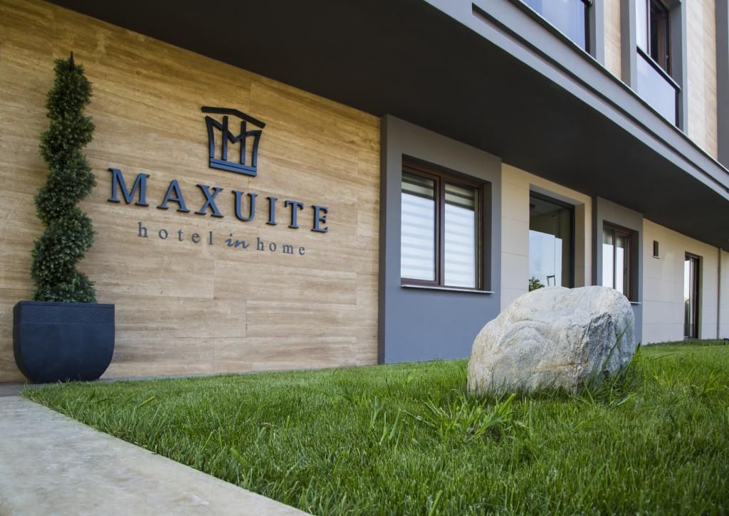 Maxuite Hotel In Home  — 6