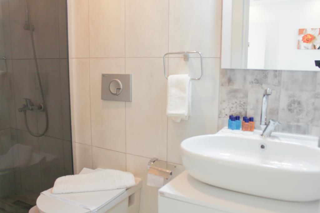 Tenes Otel — 3