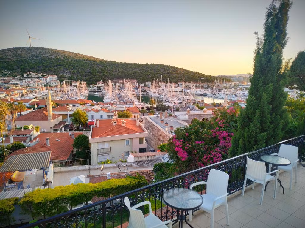 Yalçın Hotel Çeşme — 9