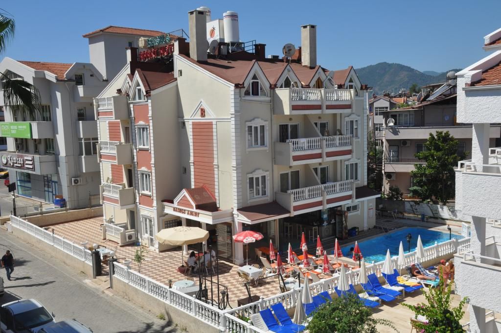 Basils Apart Hotel — 8