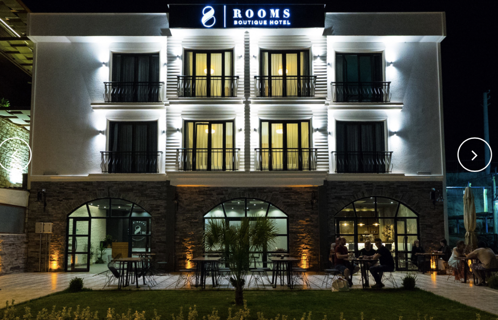 8 Rooms Hotel