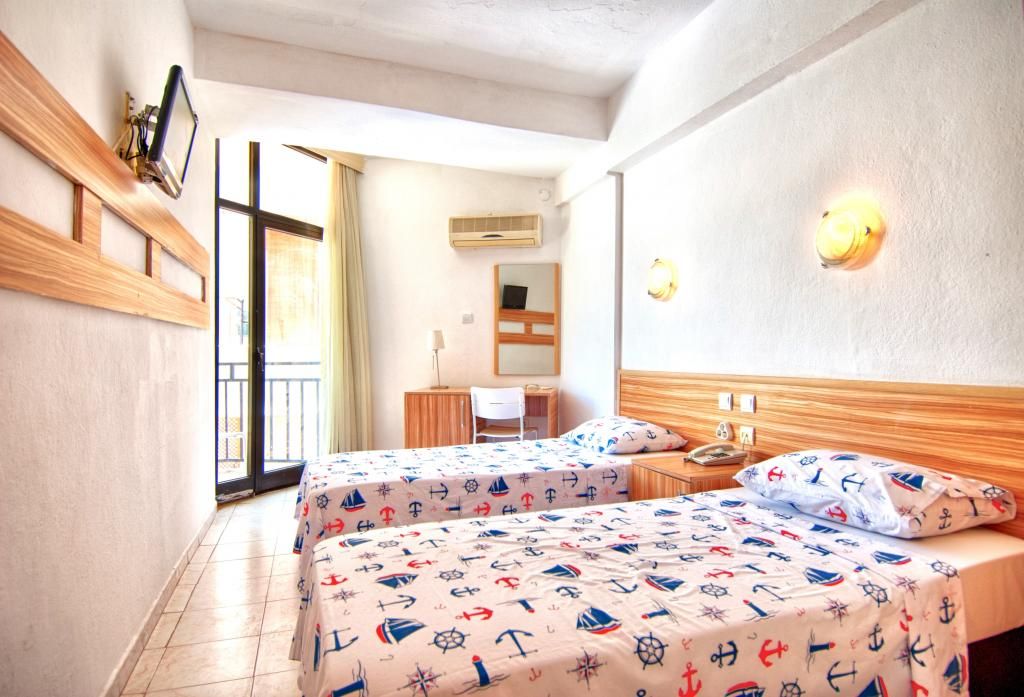 Status Hotel — 8