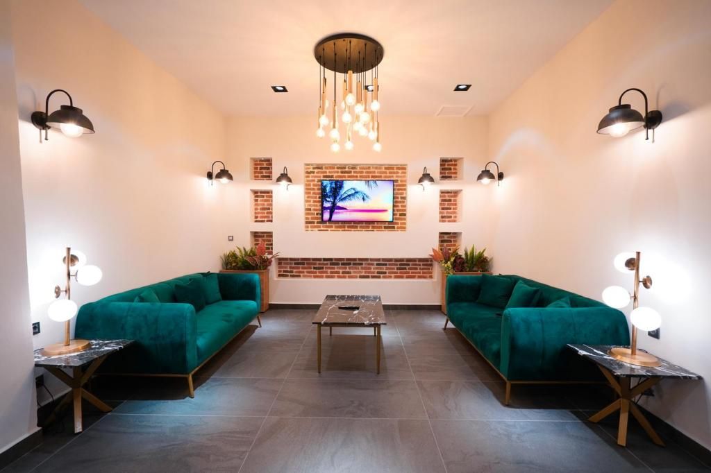 Amore Hotel — 9
