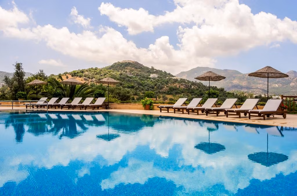 4Reasons Hotel + Bistro (12+ ) — 8