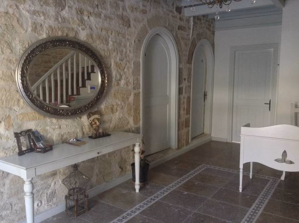 Eski Taş Otel — 3