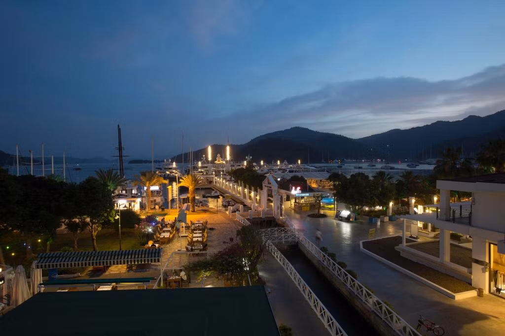 Dedeminn Marina Hotel — 3